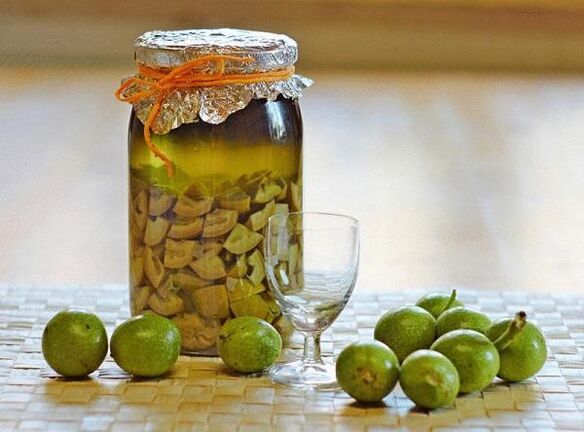 Green walnut infusion against parasites.